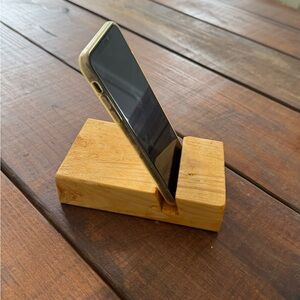 Handcrafted Wooden Phone Sound Amplifier – Rustic Style, No Power Needed!